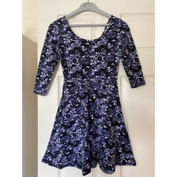G21 Floral 3/4 Sleeve Dress - Picture 1 of 3